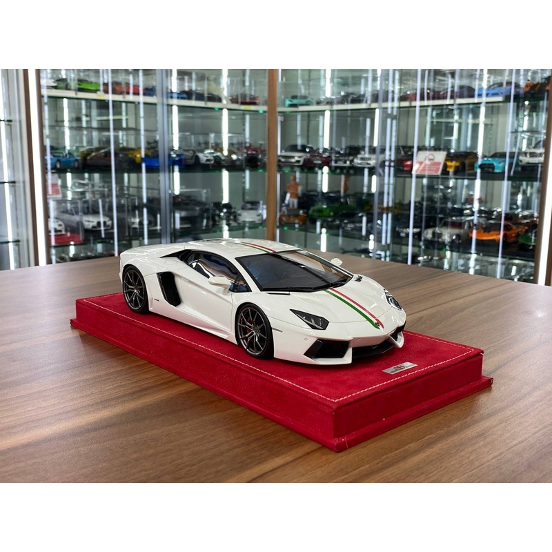 1/18 Resin Lamborghini Aventador White  MR Collection Limited 59 pcs