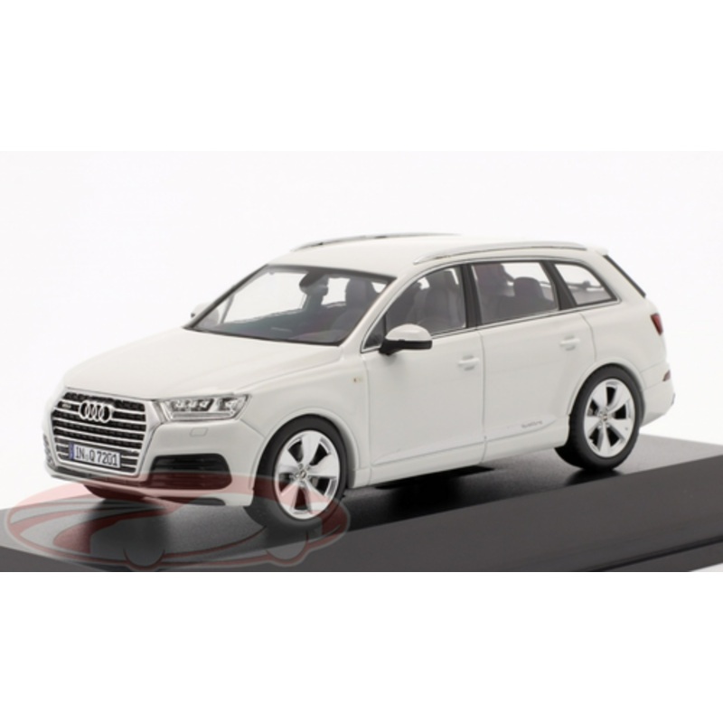 1/43 Dealer Edition 2015 Audi Q7 (Glacier White) Car Model