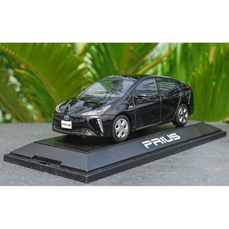 1/30 Dealer Edition Toyota Prius 4th Generation (XW50; 2015-present) (Black) Diecast Car Model
