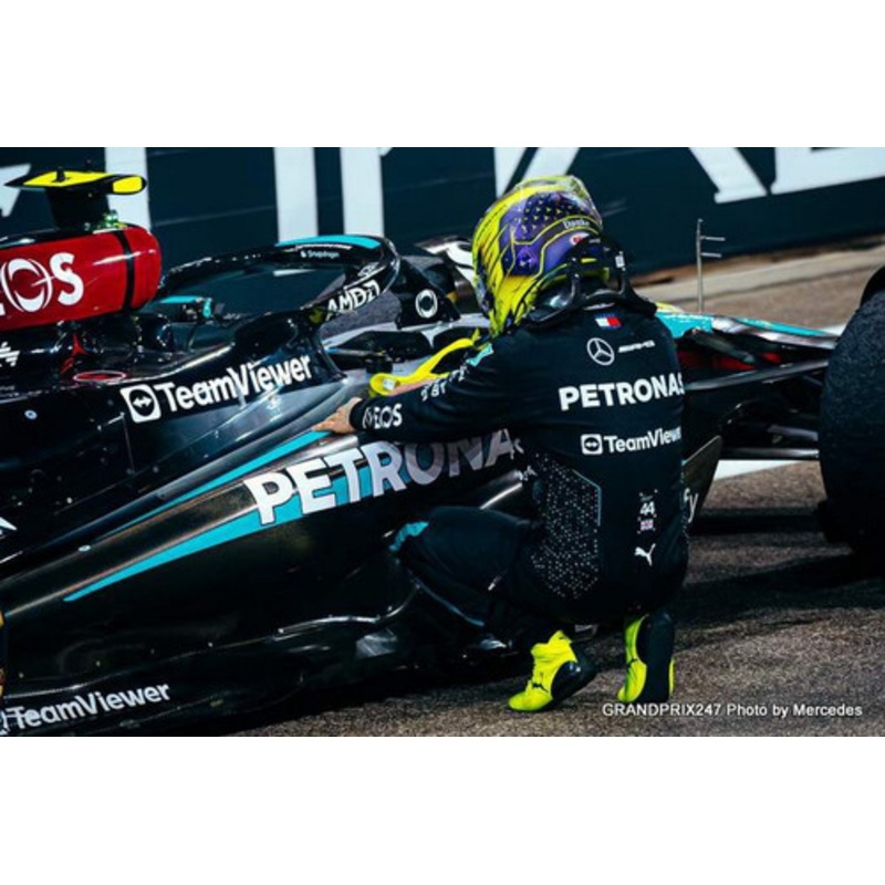 1/12 Minichamps 2024 Formula 1 Mercedes-AMG Petronas F1 Team F1 W15 E Performance Lewis Hamilton #44 Last Mercedes Race Abu Dhabi GP Car Model with Figure