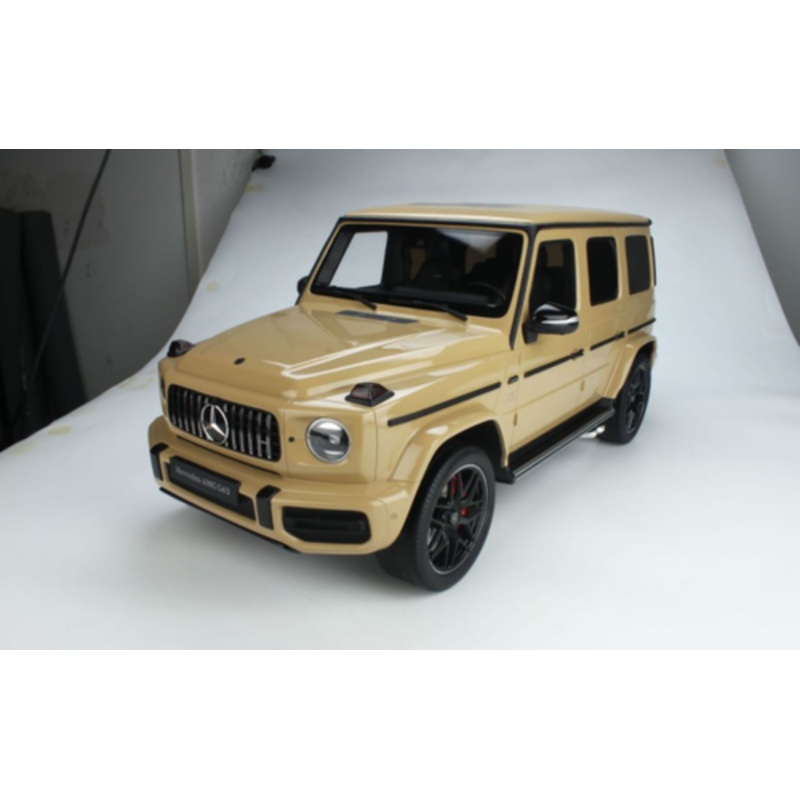 1/8  MINICHAMPS Mercedes AMG G63  Desert yellow