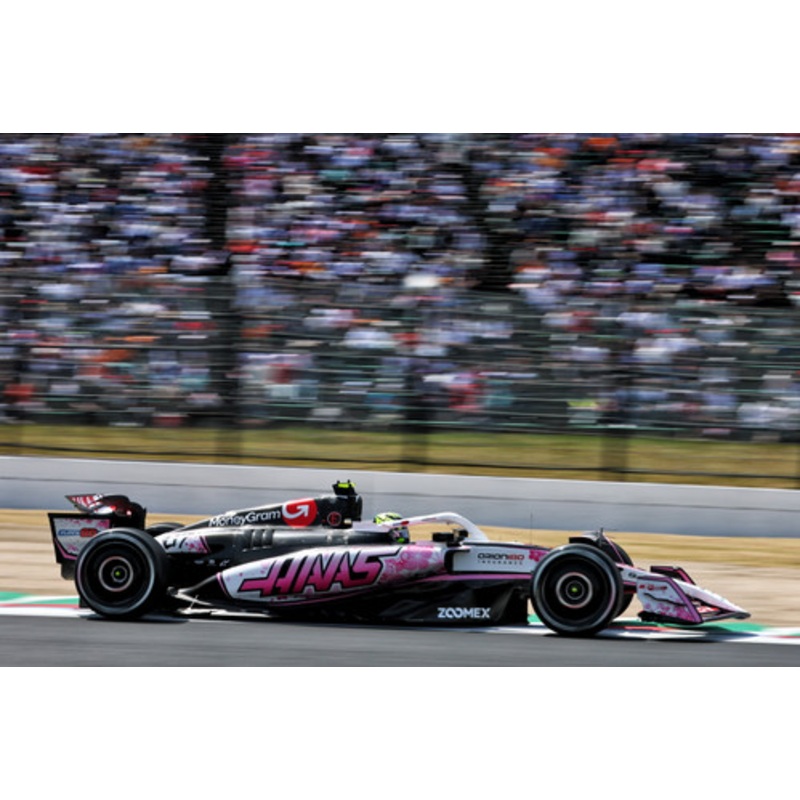 1/18 Minichamps 2025 Formula 1 Moneygram Haas F1 Team VF-25 Japan GP #87 Oliver Bearman Car Model