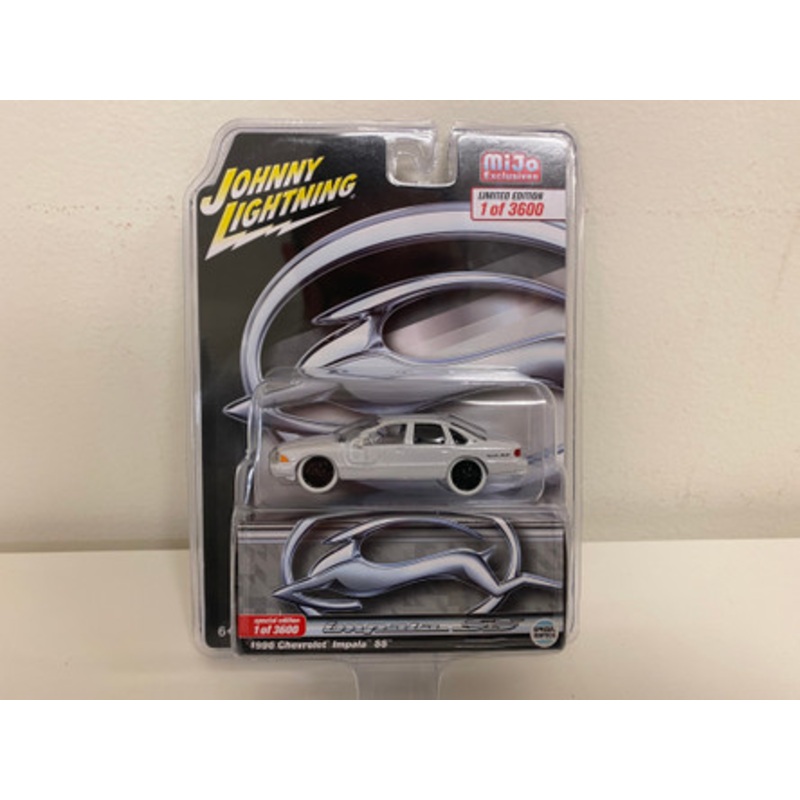 CHASE CAR 1/64 Johnny Lightning 1996 Chevrolet Impala SS (White) Limited Edition Diecast Car Model