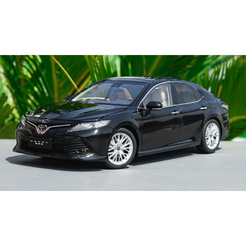 1/18 Dealer Edition 2018 Toyota Camry LE XLE (Black) Diecast Car Model