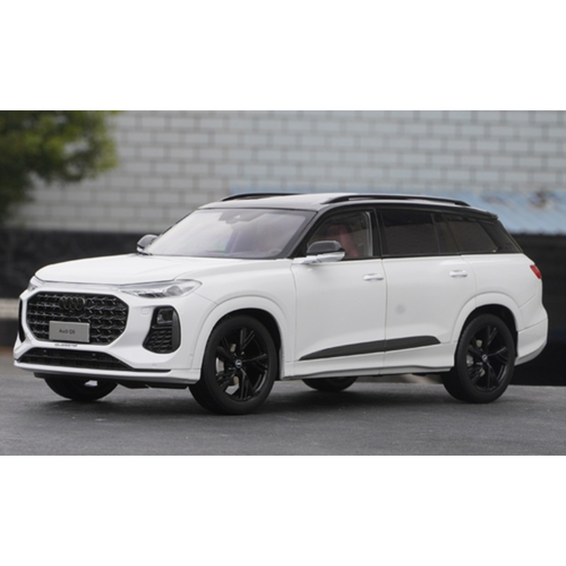 1/18 Dealer Edition 2022 Audi Q6 (White) Diecast Car Model with Lights