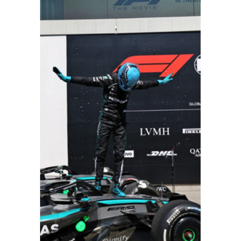 1/18 Minichamps 2025 Formula 1 Mercedes-AMG Petronas F1 Team W16 E Performance Canada GP Winner #63 George Russell Car Model