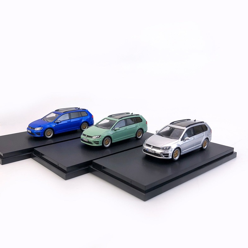 Zoom 1:64 Volkswagen Golf Mk7 with accessories (3 Colors) Blue