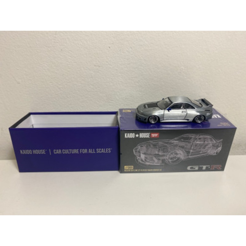 CHASE CAR 1/64 Kaido House & Mini GT Nissan Skyline GT-R (R33) Kaido Works V2 Diecast Car Model