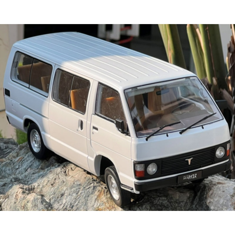 1/18 Dealer Edition Toyota HIACE YH50 (White) Diecast Car Model